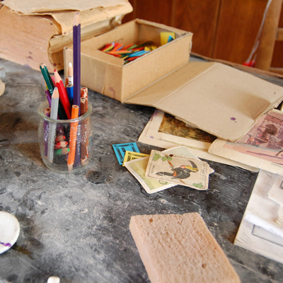 Des crayons sur le bureau